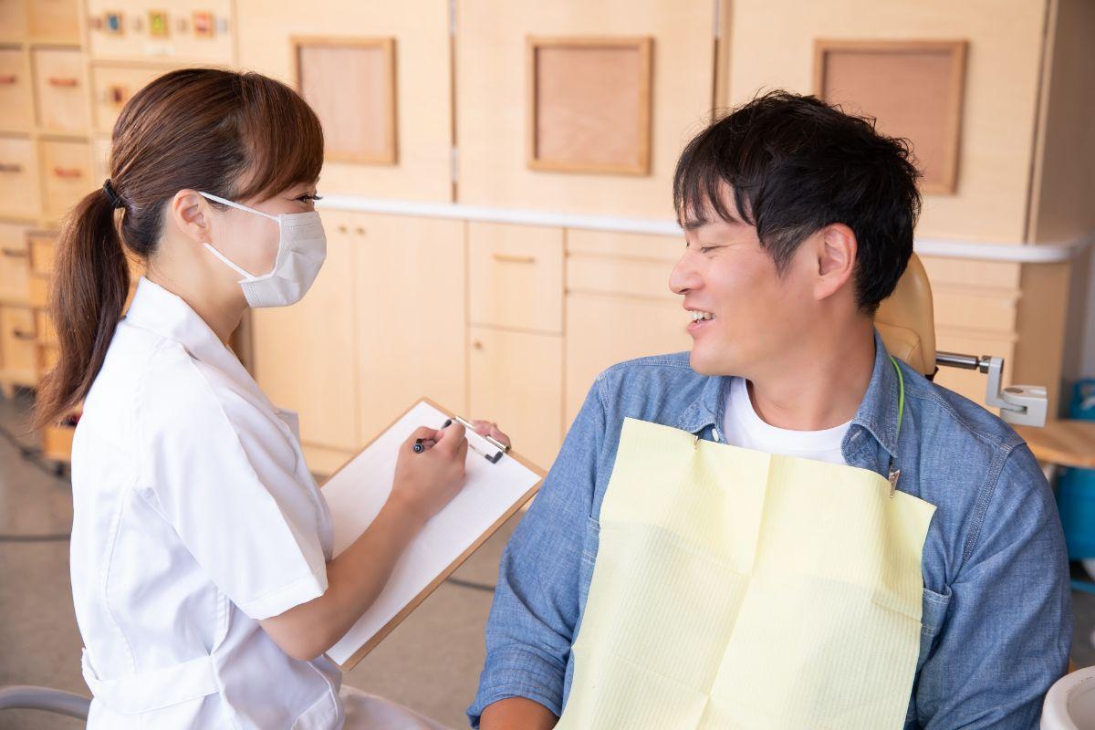 ホワイトニングで変化が出るまでは何日かかる？効果の実感期間と後戻り対処法を徹底解説